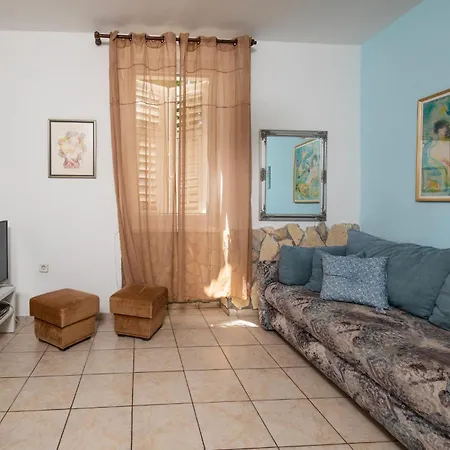 Gorgeous In With Wifi 풀라